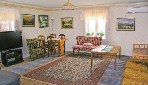 One-Bedroom Holiday Home