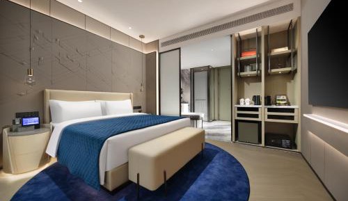 Deluxe Queen Room
