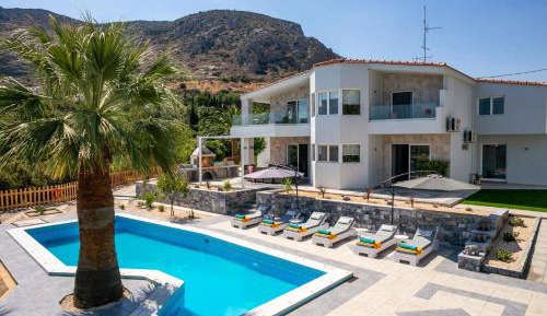 Six-Bedroom Villa 