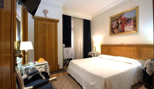 Small Double Room with Internal View 