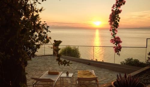 One-Bedroom Suite with Sea View