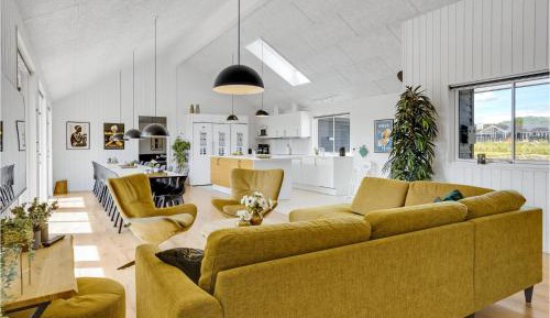 Nine-Bedroom Holiday Home