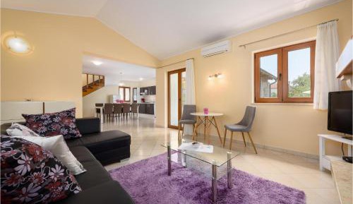Three-Bedroom Holiday Home 