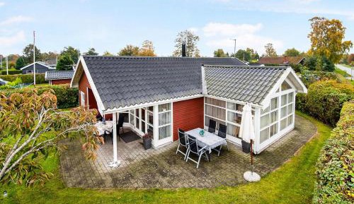 Three-Bedroom Holiday Home 