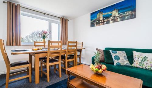 Five-Bedroom Deluxe Apartment