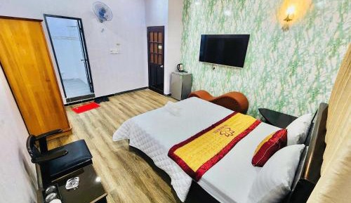 Deluxe Room (2 Adults + 1 Child)