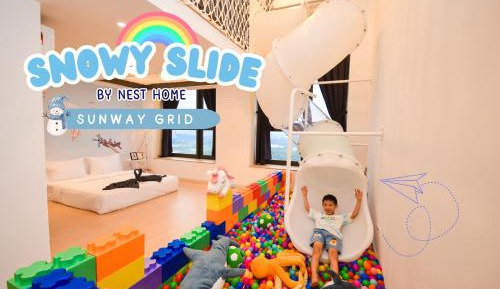 Loft with Snowy Slide and Ball Pool