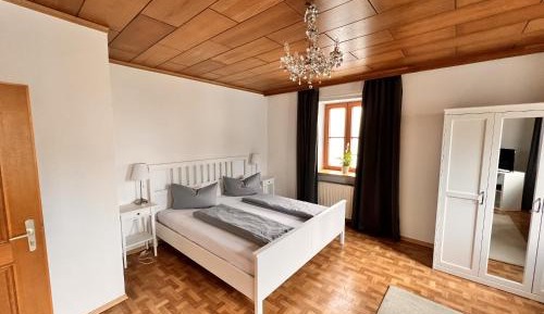 Basic Triple Room with Shared Bathroom
