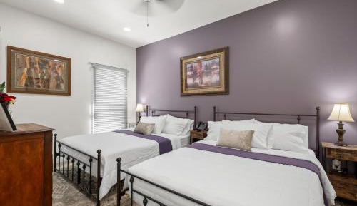 Quadruple Room with Private Bathroom