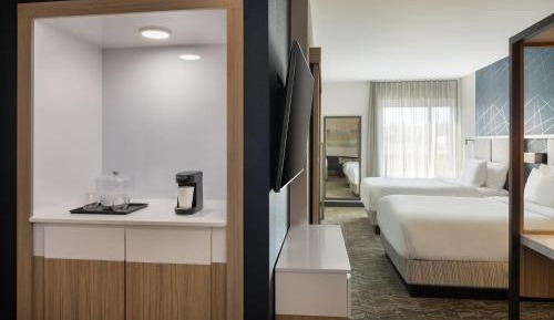 Queen Suite with Two Queen Bed