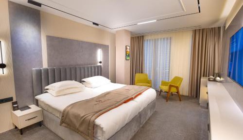 Superior Twin Room with City View