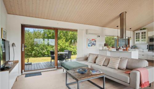 Three-Bedroom Holiday Home 