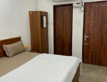 Deluxe Room (2 Adults + 1 Child)
