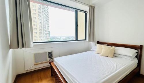 One-Bedroom Apartment with City View