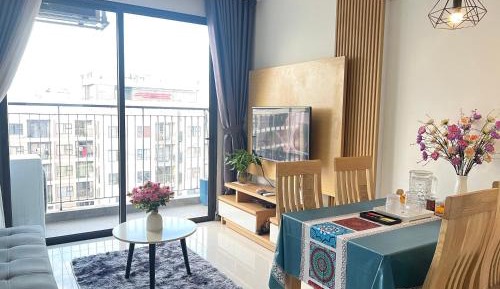 One-Bedroom Apartment with Balcony