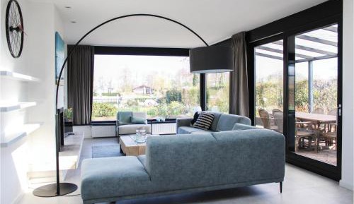 Three-Bedroom Holiday Home 