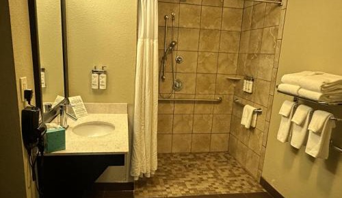 One-Bedroom with Two Double Beds - Hearing Accessible Roll In Shower - Non-Smoking