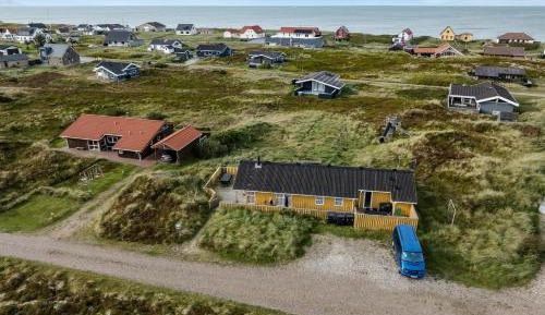 Ten-Bedroom Holiday Home