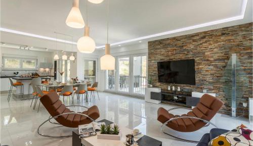 Four-Bedroom Holiday Home