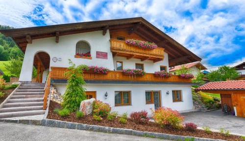 Apartment with Mountain View