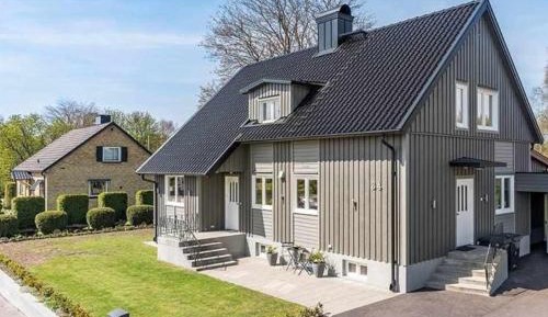 Deluxe Two-Bedroom Apartment with Garden View