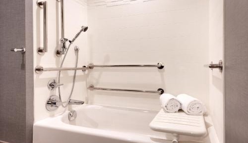 One-Bedroom King Suite with Non-Private Sofa Bed - Mobility Accessible with Tub