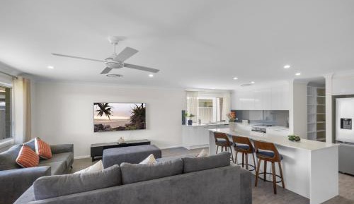 Three-Bedroom Holiday Home 