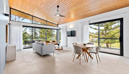 Deluxe Double Room with Balcony and Sea View