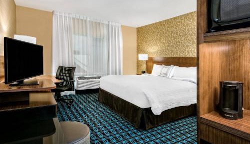 King Room with Roll-in Shower - Mobility and Hearing Accessible