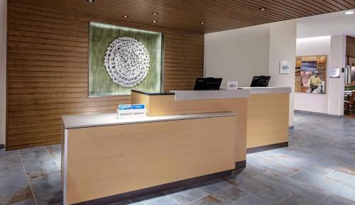 King Room with Tub and Lake View - Mobility Accessible