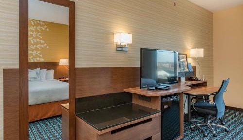 Queen Suite with Sofa Bed - Hearing Accessible