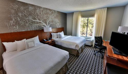 Queen Room with Two Queen Beds - Hearing Accessible