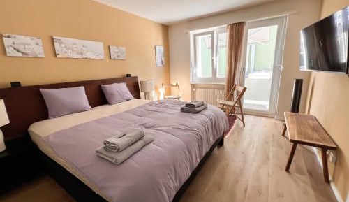 One-Bedroom Apartment with Balcony