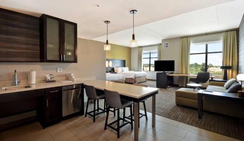 Studio, 2 Queen, Sofa bed