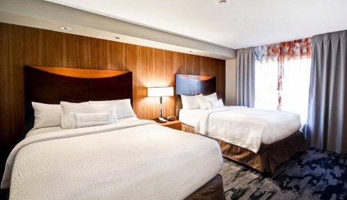 1 Bedroom Executive Suite, 2 Queen, Sofa bed (Mobility &amp; Hearing Accessible w/ Tub)