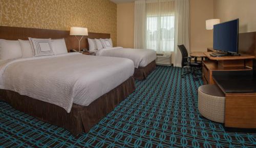 Queen Room with Two Queen Beds and Adapted Tub - Mobility and Hearing Accessible