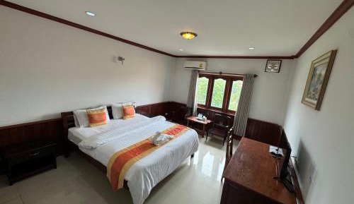 Deluxe Double Room (2 Adults + 1 Child)