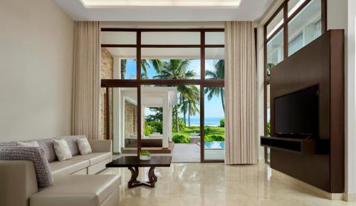 Four-Bedroom Villa with Balcony and Ocean View, Private Pool