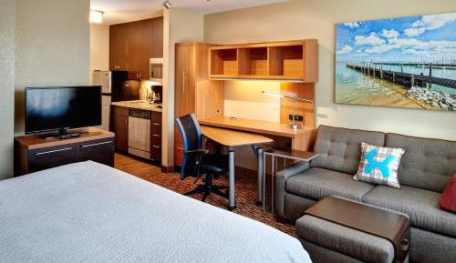 King Studio with Sofa Bed - Hearing Accessible