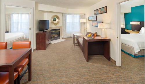Two-Bedroom Suite with Roll-in Shower - Mobility and Hearing Accessible