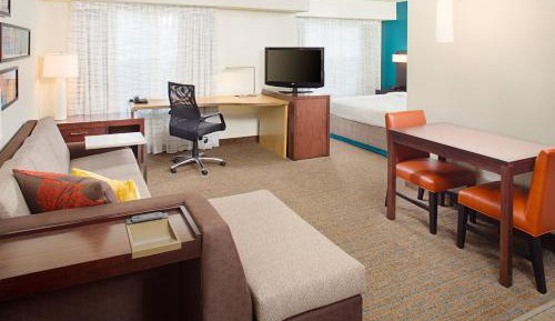 Queen Studio with Sofa Bed - Hearing Accessible