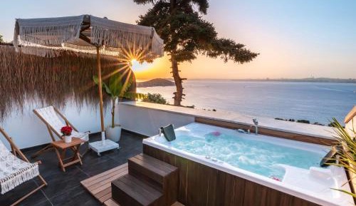 Deluxe Double Room with Balcony and Sea View