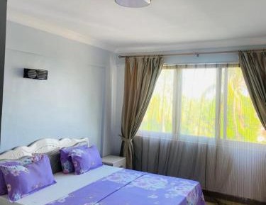 Four-Bedroom Apartment with Balcony 