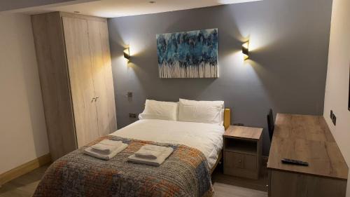 Deluxe One-Bedroom Apartment