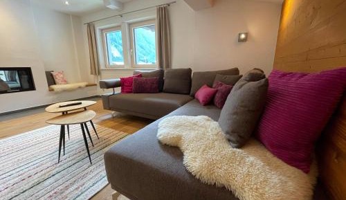 Two-Bedroom Apartment with Shower 