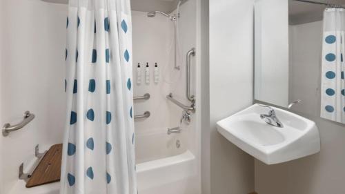 1 Bedroom Suite, 1 Queen, Sofa bed