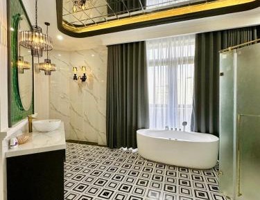 Deluxe King Suite
