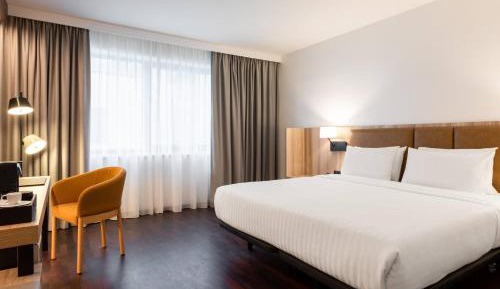 Standard, Guest room, 1 King, City view