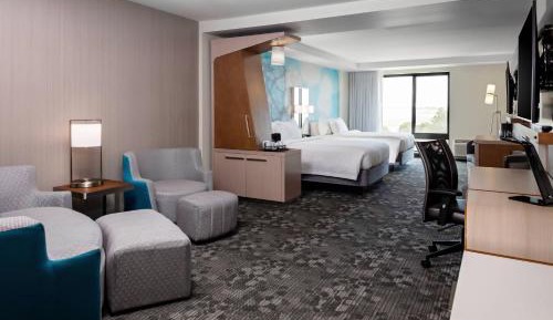 Larger Guest room, 2 Queen, Sofa bed, City view