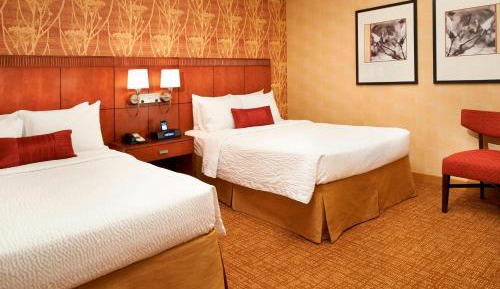 Queen Room with Two Queen Beds - Hearing Accessible